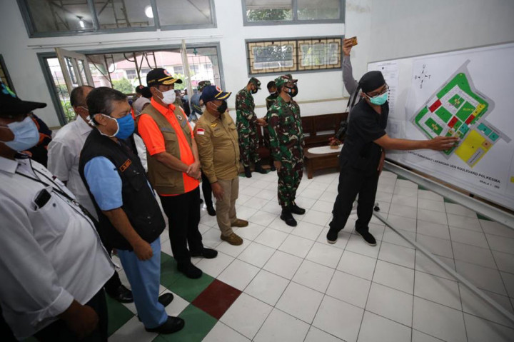 Doni berharap pengerjaan fasilitas RS lapangan yang ditargetkan selama dua pekan tersebut dapat meningkatkan pelayanan kesehatan kepada pasien terkonfirmasi positif virus korona, dan juga untuk penanganan covid-19 di wilayah Kota Malang dan sekitarnya.