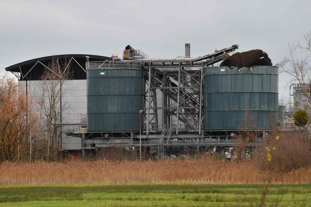 Sedikitnya empat orang tewas ketika sebuah tangki kimia di pabrik pengolahan air limbah dekat Bristol di Inggris barat daya, meledak, Kamis, 3 Desember 2020 waktu setempat.