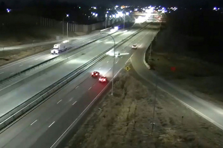 Tidak ada yang terluka dalam kecelakaan pada Rabu malam di Interstate 35 - jalan raya utama di kota Arden Hills di wilayah Minneapolis - kata federasi.