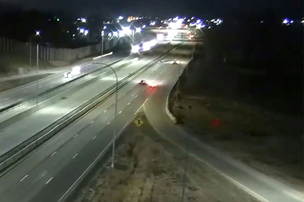 Jalan sempat ditutup selama beberapa jam, tetapi dibuka kembali untuk lalu lintas pada Kamis, 3 Desember 2020 pagi.