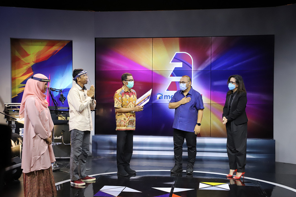 Donasi akan disalurkan melalui Surya Edukasi Bangsa Foundation. 
