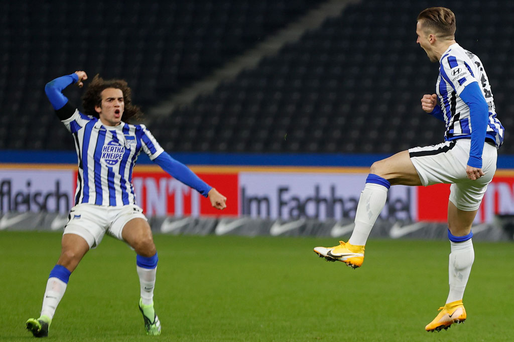 Hertha menyamakan kedudukan pada menit ke-51. Diawali tembakan Matheus Cunha yang ditepis kiper Andreas Luthe untuk mengarah ke Peter Pekarik. Bek kanan itu kemudian melepaskan tembakan merobek gawang tim tamu.