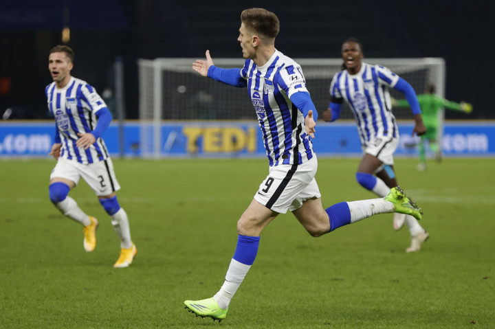 Pemain pengganti Hertha Krzysztof Piatek membawa timnya berbalik memimpin pada menit ke-74, saat ia menerima umpan silang sesama pemain pengganti Javairo Dilrosun, yang sempat terdefleksi oleg Friedrich, untuk kemudian dilesakkan ke gawang Union.