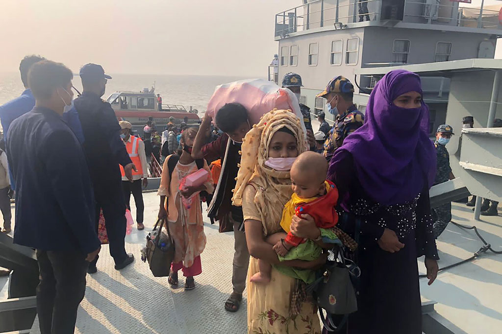 Sementara sejumlah pengungsi dan pekerja kemanusiaan mengaku bahwa sebagian pengungsi tersebut dipaksa pergi ke Bhasan Char, pulau rawan banjir yang muncul ke permukaan pada 20 tahun lalu.