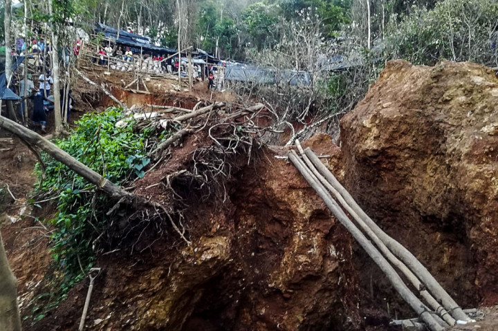 Wakil Presiden Rosario Murillo, yang juga juru bicara pemerintah, belum memastikan berapa banyak penambang yang berada di dalam ketika runtuh atau apakah ada korban jiwa. 