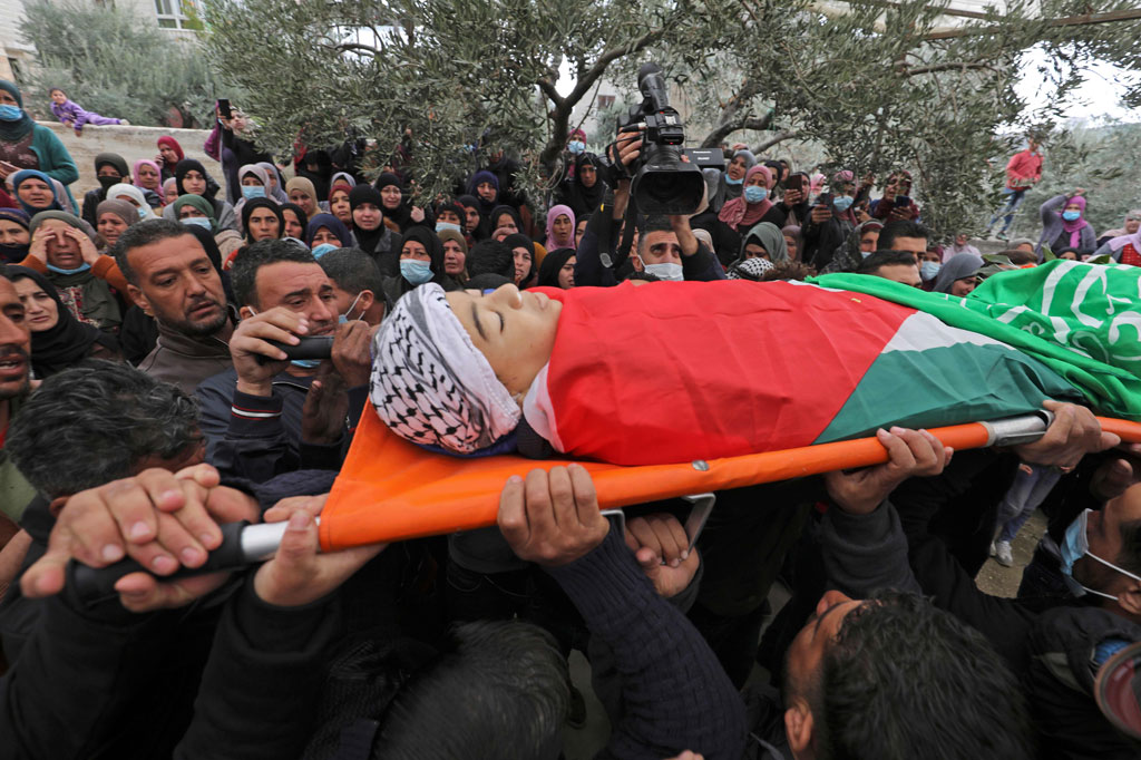 Kementerian Kesehatan Palestina menyatakan, remaja berusia 13 tersebut meninggal karena luka-lukanya setelah ditembak dengan peluru tajam di perut saat bentrokan di utara Ramallah.