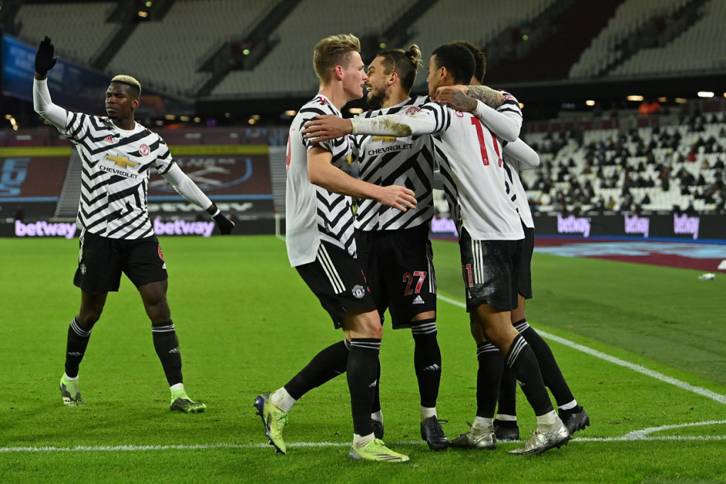 Tiga poin mengantarkan The Red Devils naik ke posisi keempat klasemen Liga Inggris dengan 19 poin dari 10 laga, selisih dua angka dari puncak. AFP Photo/Justin Setterfield