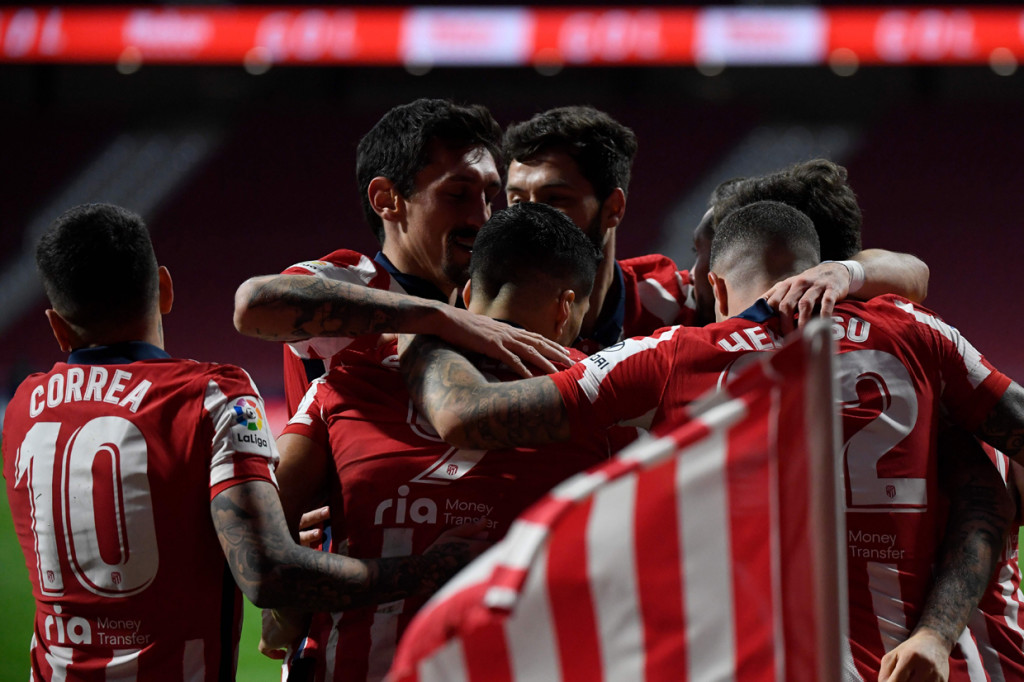 Atletico Madrid merebut puncak klasemen Liga Spanyol setelah mengalahkan Valladolid dengan skor 2-0 dalam laga pekan ke-12 di Stadion Wanda Metropolitano, Madrid.