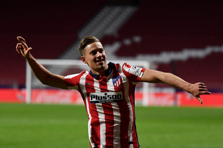 Marcos Llorente melakukan selebrasi usai mencetak gol ke gawang Valladolid.