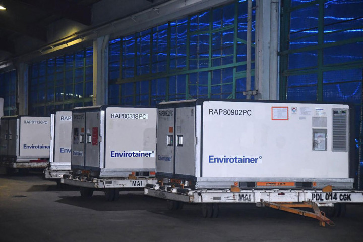 Pesawat kemudian lepas landas dari Bandara Beijing Capital International sekitar pukul 15.30 waktu setempat dan tiba di Bandara Internasional Soekarno-Hatta sekitar pukul 21.25 WIB.