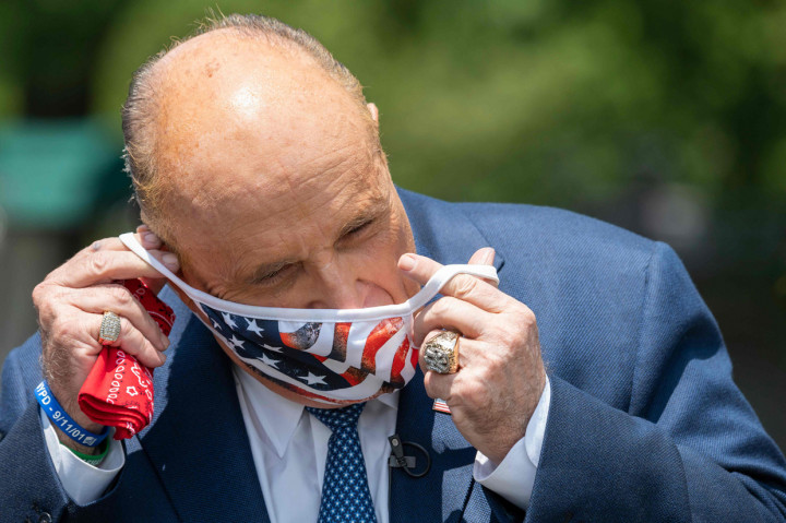 Menurut informasi, Giuliani berada di Rumah Sakit Universitas Georgetown di Washington, D.C. pada hari Minggu, 6 Desember 2020. Rumah sakit tidak segera menanggapi permintaan konfirmasi.