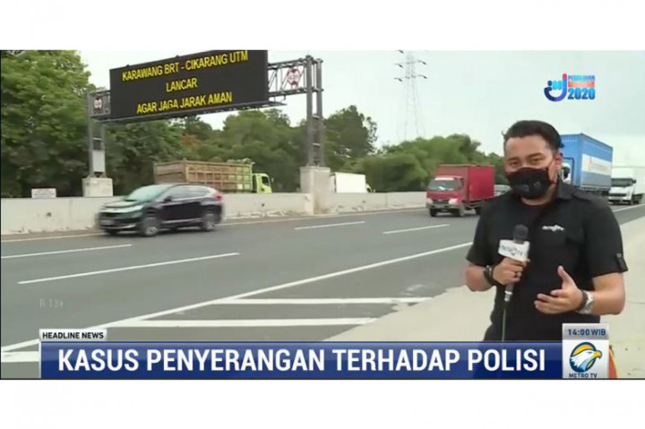 Suasana lokasi penyerangan anggota polisi oleh pengikut Rizieq Shihab di Tol Jakarta-Cikampek KM 50. 