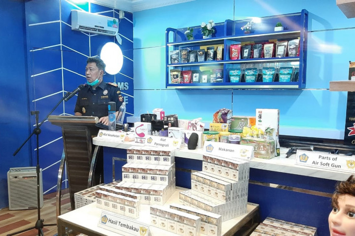 Kantor Pengawasan dan Pelayanan Bea dan Cukai Palembang memusnahkan jutaan barang sitaan ilegal, Selasa, 8 Desember 2020. Salah satunya adalah sex toys, yang peredarannya dinilai meningkat selama pandemi Covid-19.