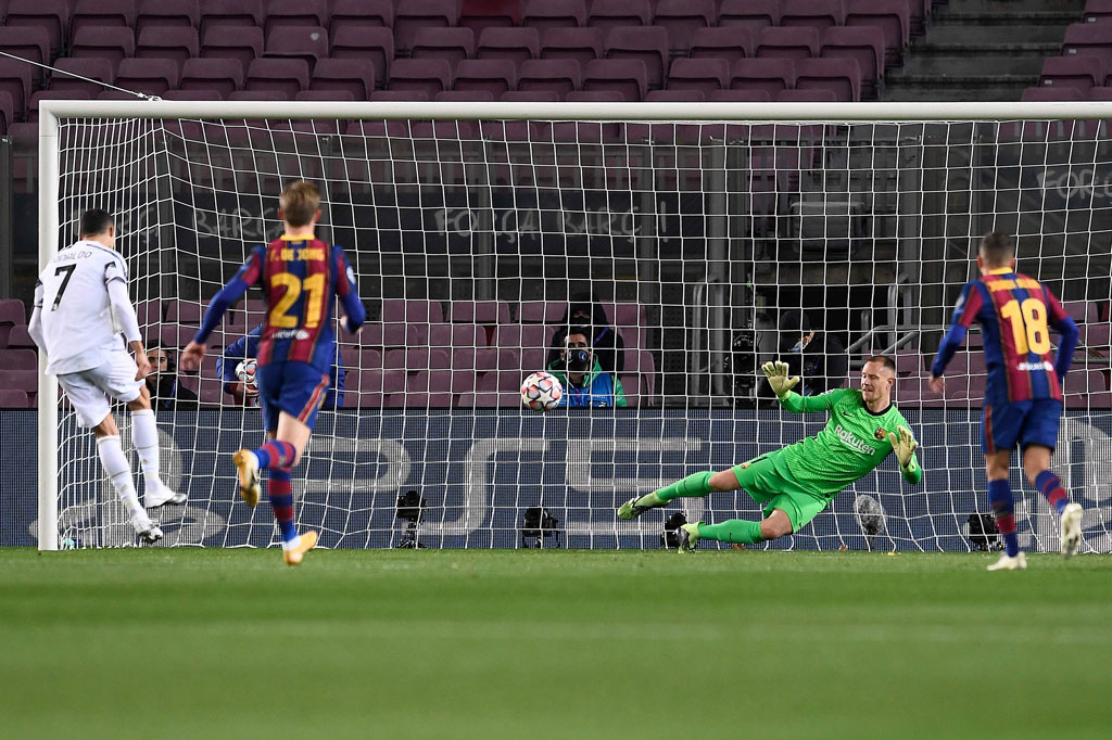 Tendangan penalti dihadapi sendiri oleh Ronaldo yang memperdaya kiper Marc-Andre ter Stegen untuk membuka keunggulan Juventus pada menit ke-13.