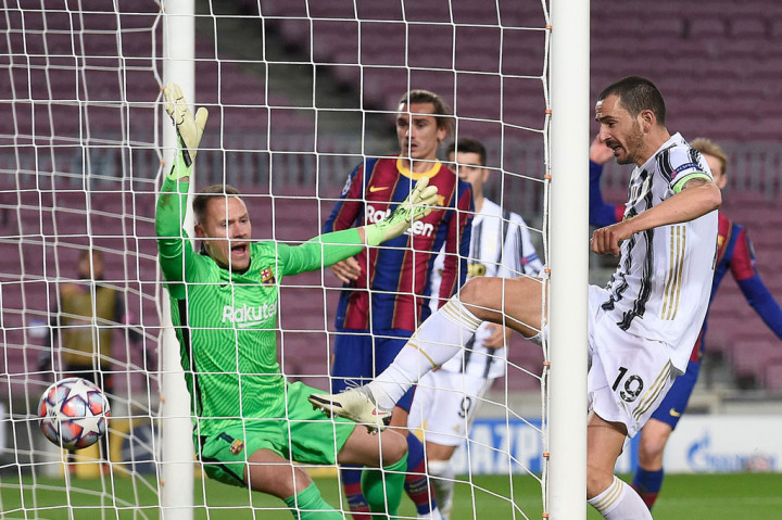 Barcelona terus berusaha membalas, tetapi gawang mereka kebobolan lagi pada menit ke-76 oleh sontekan Leonardo Bonucci, tetapi gol itu dianulir karena offside.