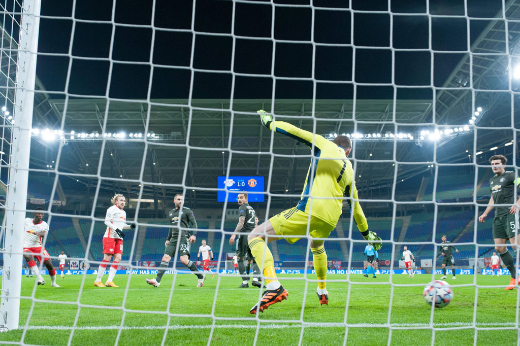 MU kembali kebobolan pada menit ke-13. Gol kedua tuan rumah dicetak oleh Amadou Haidara lewat tendangan first time menyelesaikan umpan manis Angelino.