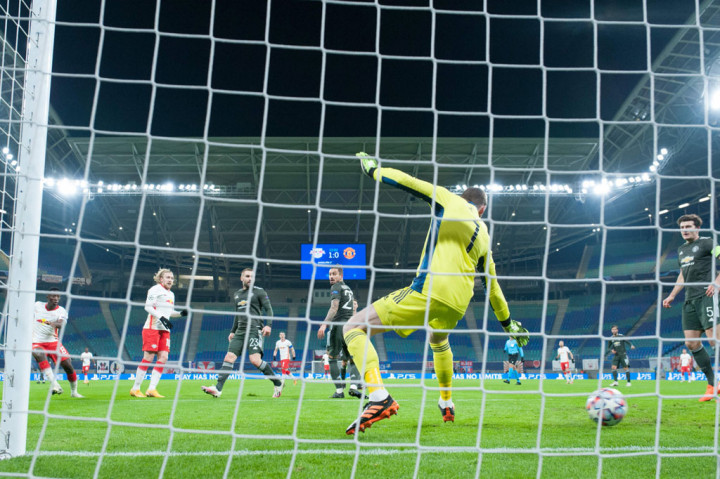 MU kembali kebobolan pada menit ke-13. Gol kedua tuan rumah dicetak oleh Amadou Haidara lewat tendangan first time menyelesaikan umpan manis Angelino.