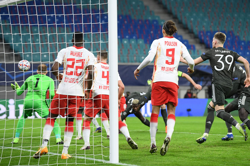 Tak lama berselang Paul Pogba memperkecil kedudukan menjadi 3-2 melalui sundulan setelah menerima umpan tendangan sudut. Gol ini seolah mempertegas bahwa dia belum habis di MU.