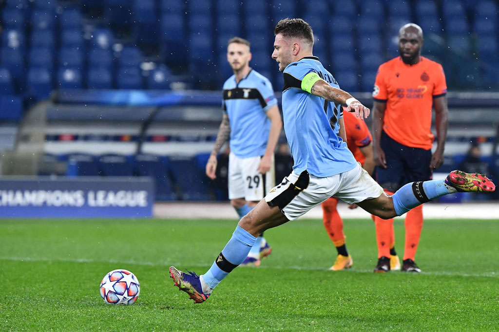 Lazio merestorasi keunggulan berkat eksekusi penalti Ciro Immobile pada menit ke-27.