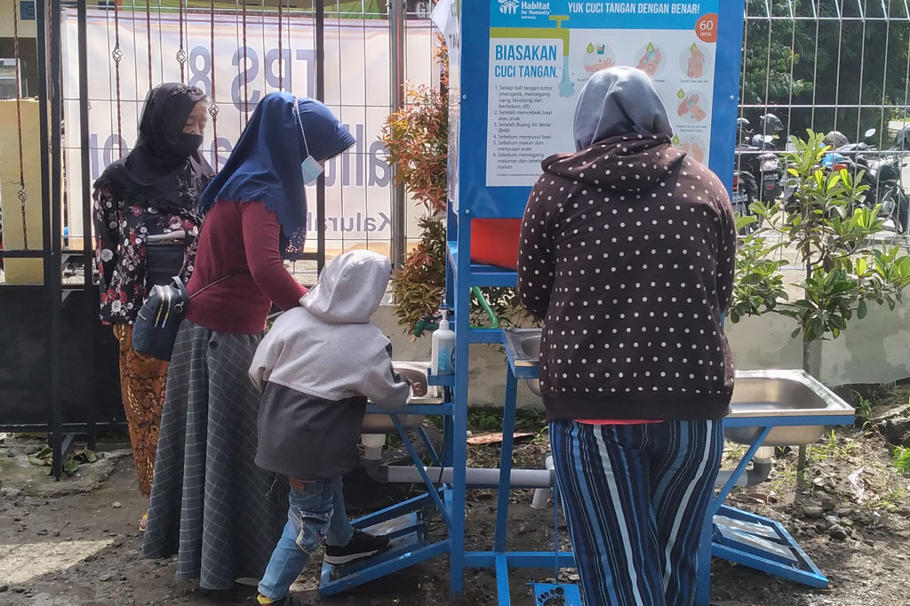 Ia mengatakan, untuk kepatuhan protokol kesehatan covid-19 dari para pengungsi juga sudah cukup baik sesuai dengan SOP yang ada. 