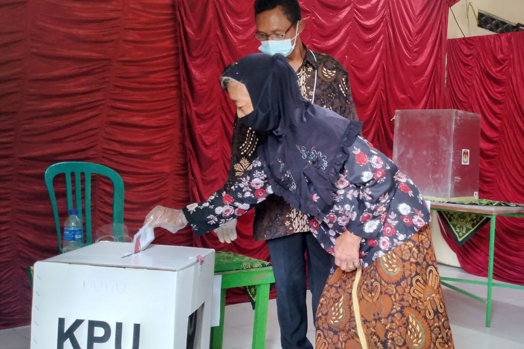 Menurut dia, TPS khusus tersebut sengaja dibangun di sekitar barak pengungsian untuk mengakomodasi hak pilih para pengungsi bencana erupsi Merapi. 