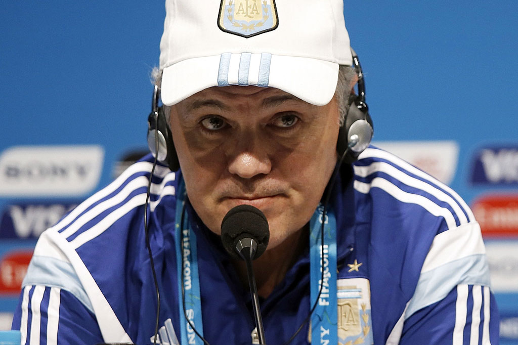 Menurut laporan Goal, Sabella sempat membaik usai menerima perawatan, tetapi kondisinya memburuk setelah ia mengalami infeksi dan tetap dalam perawatan intensif selama hampir dua pekan di sebuah klinik privat di Belgrano, Buenos Aires.