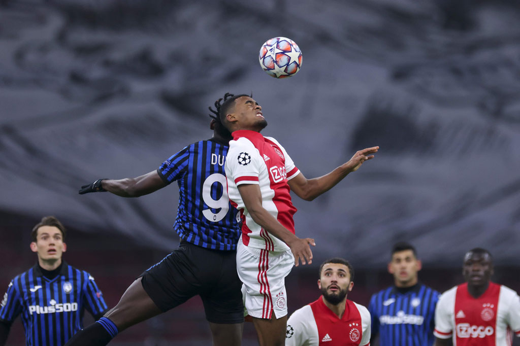 Pada babak kedua kendali permainan tak banyak berubah. Kedua tim masih sulit untuk membongkar lini pertahanan masing-masing. Namun sejak memasuki menit ke-60, Atalanta berhasil menarik gelandang Ajax untuk lebih maju. Hasilnya, Duvan Zapata dan kawan-kawan mulai bisa merangsek ke kotak penalti Ajax.