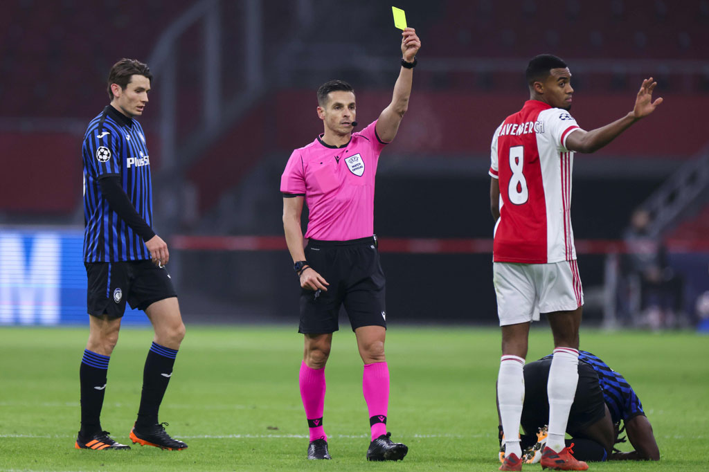 Petaka bagi Ajax yang harus menyelesaikan laga dengan 10 pemain pada menit 79. Ryan Gravenberch mendapat kartu kuning kedua dalam pertandingan kali ini.