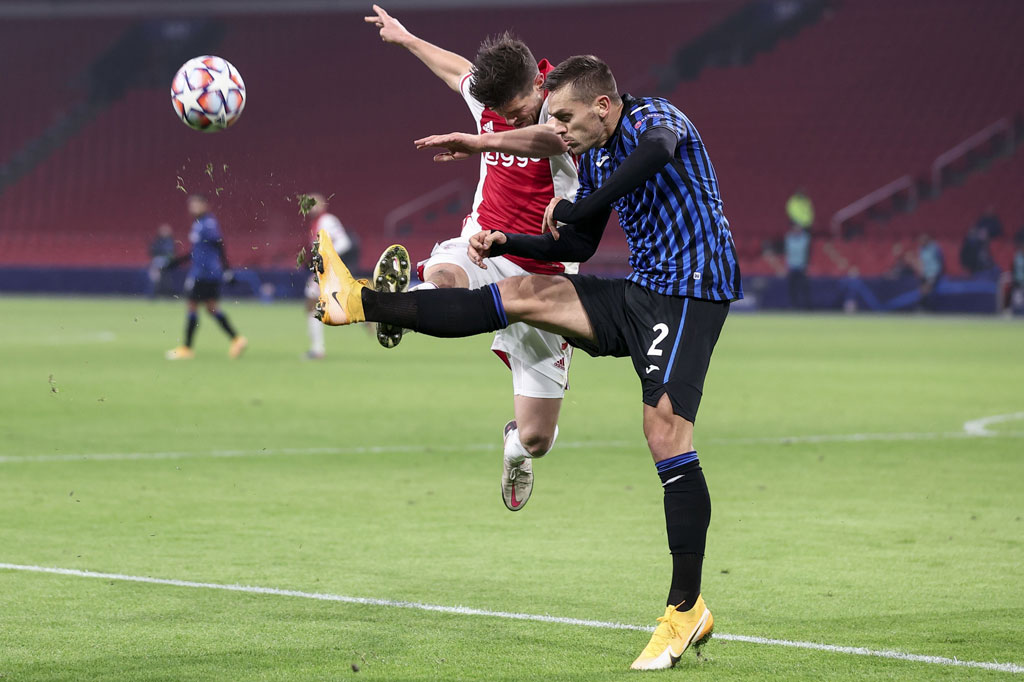Ajax mulai mengurung di sisa waktu yang ada, namun rapatnya lini barisan Atalanta membuat serangan selalu mudah dipatahkan. Skor berakhir 1-0 untuk kemenangan Atalanta. 