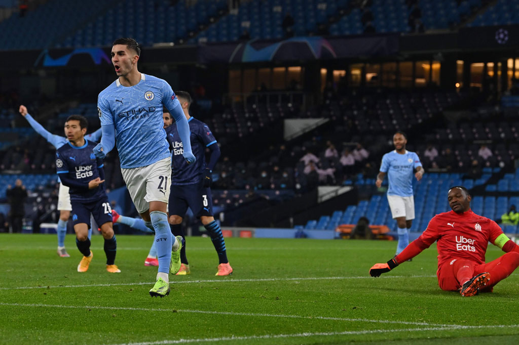 Namun, tiga menit memasuki babak kedua gawang Marseille jebol lewat Ferran Torres menyambar umpan sontekan Riyad Mahrez untuk menaklukkan kiper Steve Mandanda.