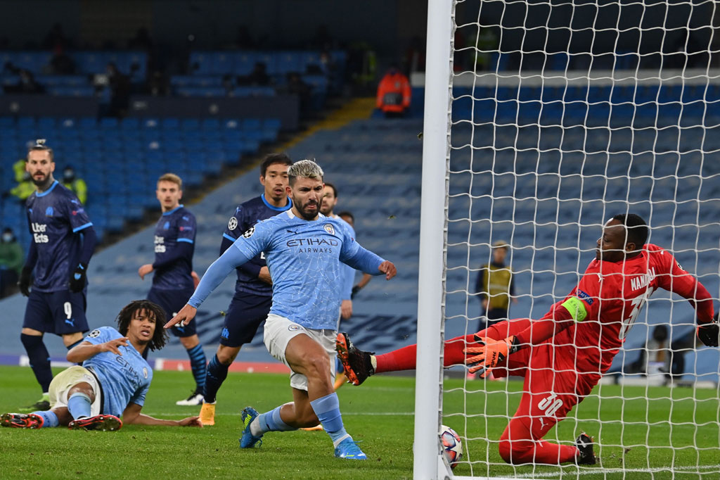 Gol itu kian menumbuhkan kepercayaan diri para pemain City. The Citizens mampu menggandakan keunggulan pada menit ke-77 lewat Sergio Aguero yang menyambar bola muntah hasil tandukan Nathan Ake yang tak diantisipasi dengan baik oleh Mandanda.