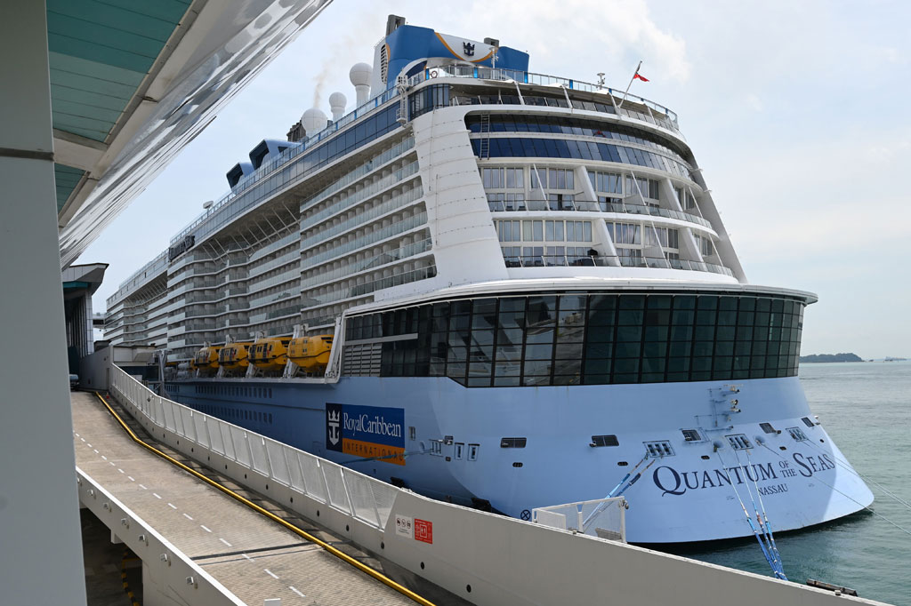 Royal Caribbean dan Badan Pariwisata Singapura (STB) mengatakan semua tamu dan awak kapal Quantum of the Seas yang telah melakukan kontak dekat dengan seorang tamu pria 83 tahun, yang terinfeksi covid-19, telah menjalani tes dengan hasil negatif.