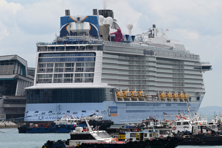 'Pelayaran tanpa tujuan' oleh Royal Caribbean adalah salah satu pelayaran pertamanya sejak perusahaan menghentikan operasi global pada Maret karena virus korona. Terdapat 1.680 tamu dan 1.148 anggota kru di dalamnya.