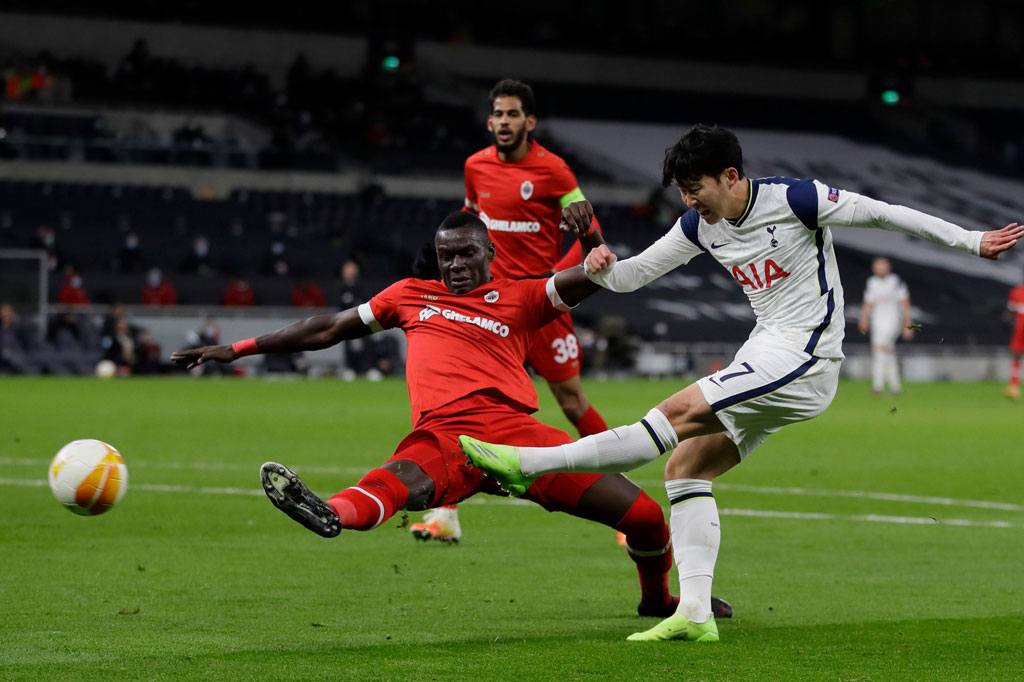 Tuan rumah memang digdaya atas perwakilan Belgia tersebut dengan catatan 21 kali percobaan tendangan, 10 di antaranya tepat sasaran. Sementara Antwerp hanya melepaskan dua percobaan tendangan sepanjang laga.