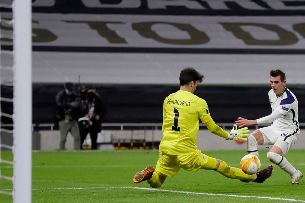 Tak berselang lama, Lo Celso yang bermain apik dalam pertandingan ini mencatatkan namanya di papan skor. Dia sukses menggetarkan jala gawang Antwerp setelah menyelesaikan umpan terukur Harry Kane. Tottenham menang 2-0.
