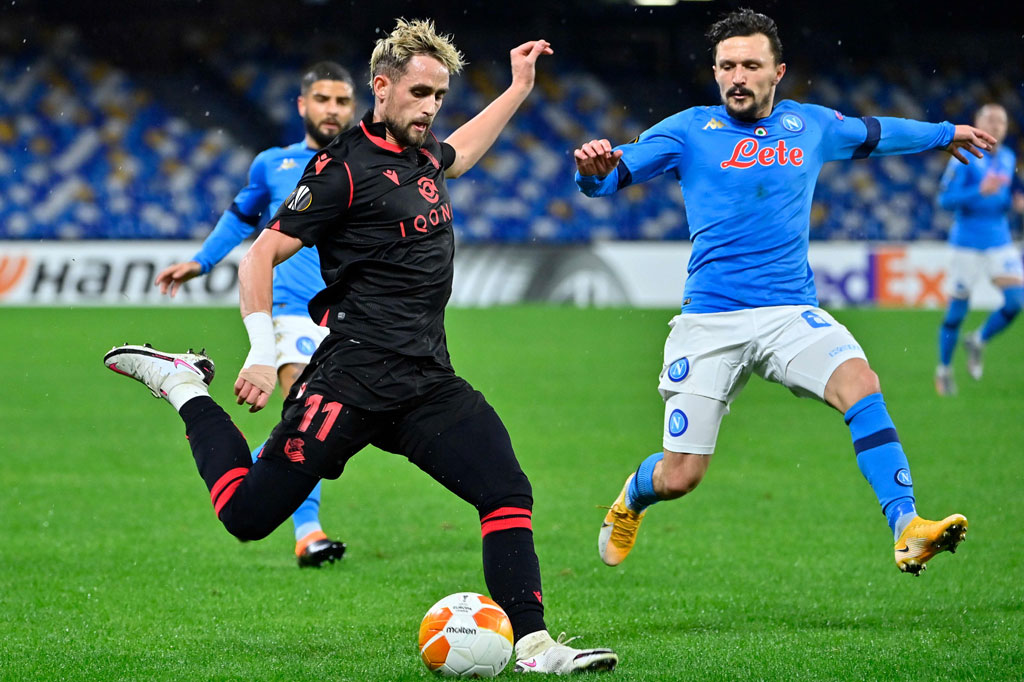 Saat laga baru memasuki menit keempat, Sociedad sedikitnya melancarkan tiga serangan berbahaya melalui Adnan Januzaj, Mikel Merino, serta Ander Guevara. Namun ketiganya masih belum menemui sasaran.