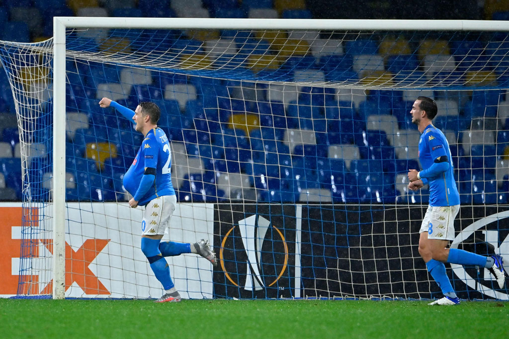Pada menit ke-35 Napoli akhirnya berhasil mencuri keunggulan lewat sepakan Piotr Zielinski. Berawal dari situasi tendangan sudut, bola muntah disambar Zielinski untuk menjadi gol.