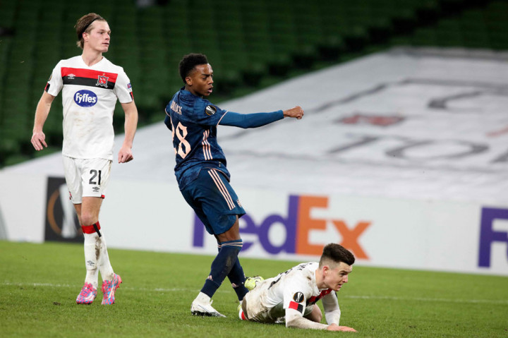 Arsenal merestorasi keunggulan dua gol lewat Joe Willock pada menit ke-67. Menerima umpan dari Folarin Balogun, Willock memperdaya bek Dundalk, sebelum melepaskan tembakan mendatar yang tak terjangkau kiper Gary Rogers.