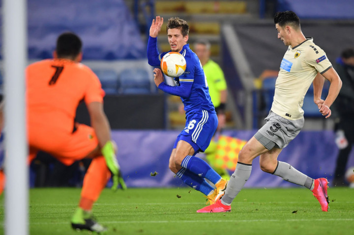 Leicester sebetulnya terus membombardir pertahanan tamunya dengan sedikitnya 14 percobaan tembakan lagi, tetapi tak satu pun berbuah gol dan skor 2-0 bertahan hingga aba-aba bubaran.