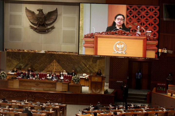 Dalam pidatonya, Puan Maharani menyampaikan beberapa hal terkait kinerja DPR mengenai Program Legislasi Nasional (Prolegnas) Prioritas 2021 dan mendorong seluruh anggota DPR untuk bekerja sungguh-sungguh dan cermat dalam membahas dan menetapkan Prolegnas Prioritas 2021.