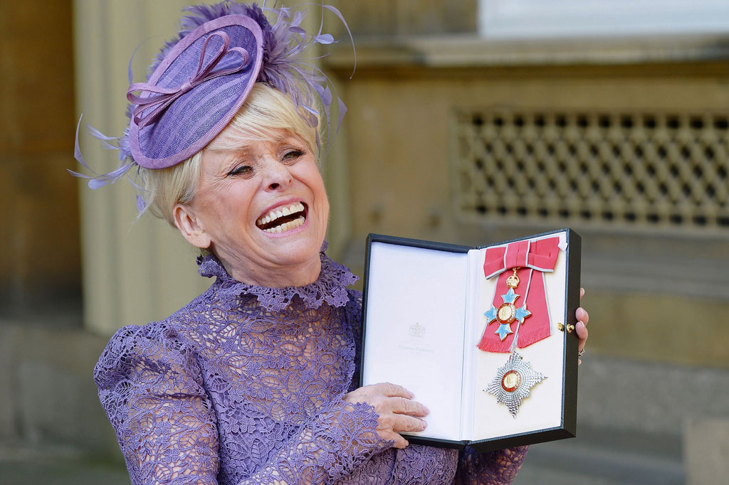 Scott Mitchell mengatakan, istrinya meninggal dengan damai akibat Alzheimer di sebuah panti jompo di London pada Kamis, 10 Desember 2020 malam waktu setempat.