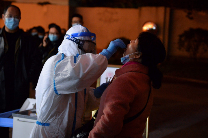 Kota Chengdu di Tiongkok barat daya memulai pengujian asam nukleat, menyediakan tes gratis untuk semua penduduk di Distrik Pidu, yang melaporkan sejumlah kasus baru Covid-19 sejak pekan ini.
