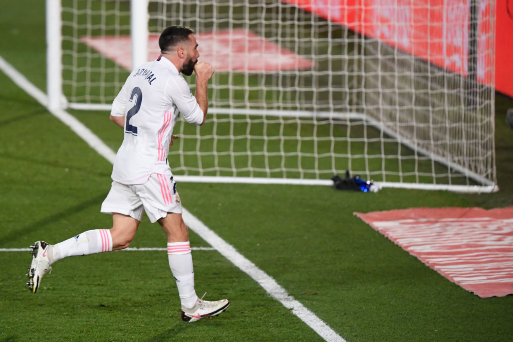 Bola tendangan jarak jauh Carvajal sempat membentur tiang lalu mengenai Oblak dan masuk ke dalam gawang.
