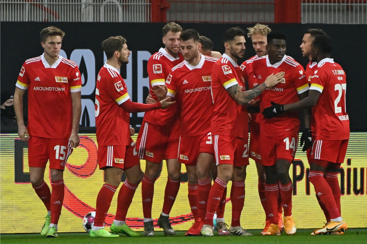 Bertandang ke Alte Foersterei, Berlin, Minggu, 13 Desember 2020, Bayern langsung tertinggal di menit keempat. Gawangnya dijebol Grischa Proemel.