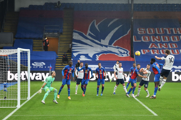 Tottenham menguasai jalannya pertandingan sejak wasit meniup peluit tanda laga dimulai. Peluang didapat Harry Kane lewat sundulan menyambut tendangan, namun bola masih dapat ditepis kiper Vicente Guaita.