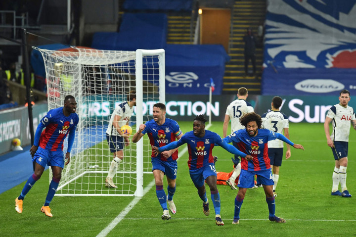 Tottenham merespon gol itu dengan cukup baik dan berusaha menggempur pertahanan Palace. Beruntung Guaita tampil gemilang demi mencegah tim tamu memperoleh gol kemenangan. Pada menit ke-87, Guaita bereaksi cepat untuk menepis bola sundulan berbahaya dari Kane yang menyambut umpan silang Serge Aurier.