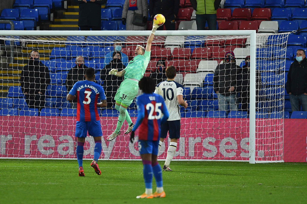 Namun, pada menit ke-81 Hugo Lloris melakukan blunde ketika gagal mengantisipasi tendangan bebas Erebechi Eze dan bola mengenai dada kiper asal Prancis itu, sebelum jatuh dan disambar oleh Jeffrey Schlupp ke dalam gawang. Skor menjadi 1-1.