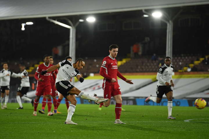 Namun, Fulham berhasil memetik penampilan agresif mereka di awal laga dengan membuka keunggulan pada menit ke-25 melalui tembakan keras dan terarah Robby Reid yang tak memberi kesempatan kiper Alisson Becker melakukan penyelamatan.