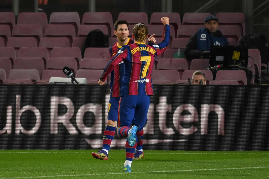 Meski demikian, Barcelona kesulitan bikin gol hingga Messi memecah kebuntuan pada menit ke-76 dan bertahan hingga laga usai.
