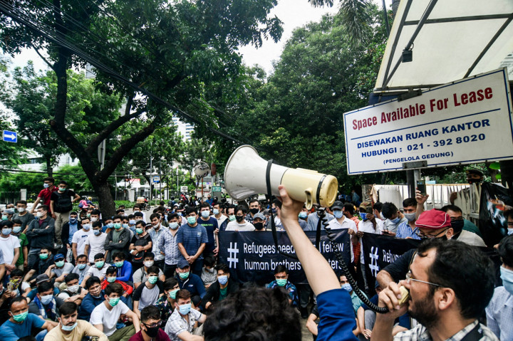 Para pencari suaka melakukan unjuk rasa di kantor United Nations High Commissioner for Refugees (UNHCR) di Kebon Sirih, Jakarta Pusat. 